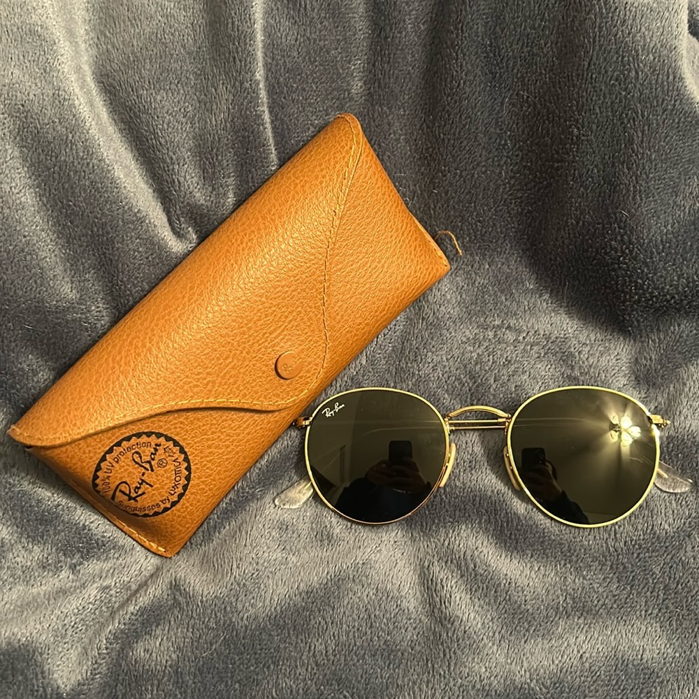 Circular Ray ban sunglasses